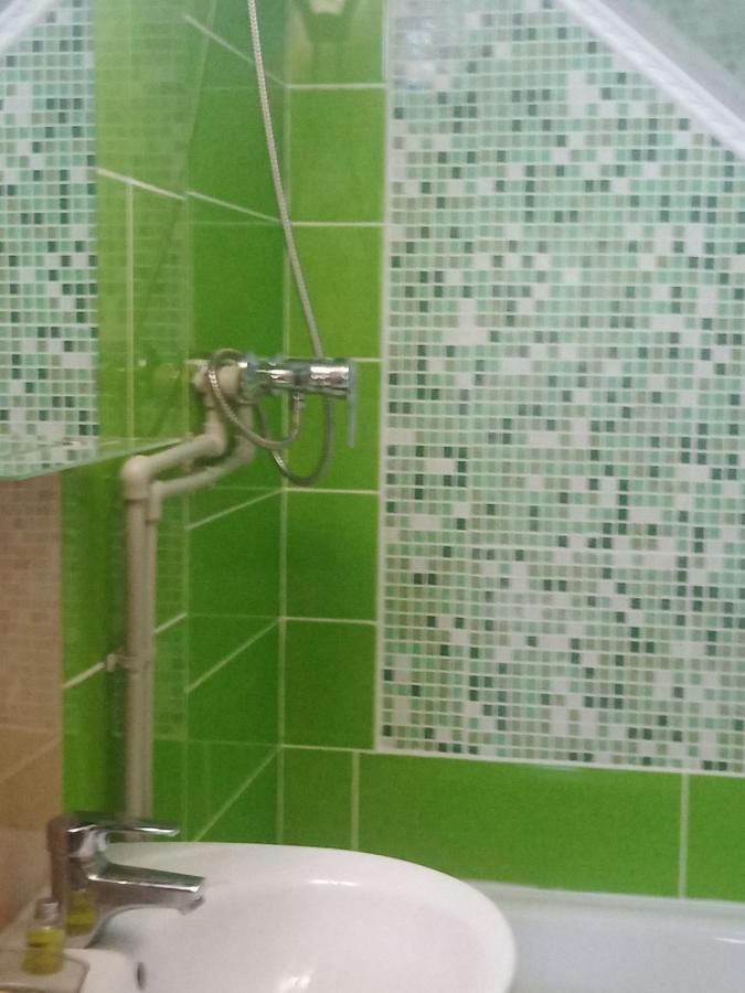 House 2 уч фальчі вул першого травня буд 5 Apartment Mykulychyn